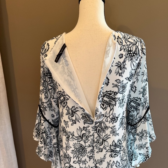 White House Black Market Floral Blouse with Flutter Sleeve, Size 2 (Large) - Picture 6 of 13